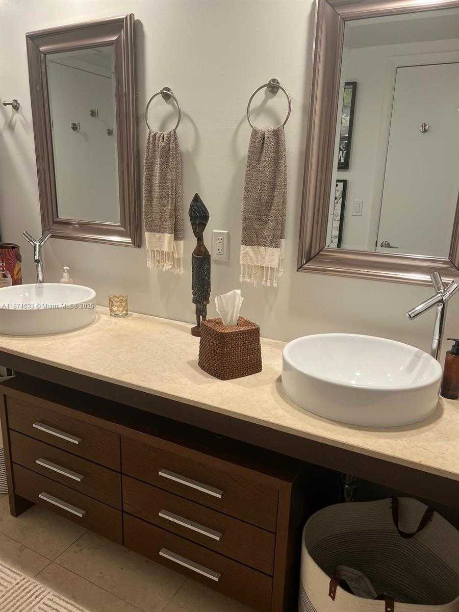 Small Image of 495 BRICKELL AVE #1007, Miami Number 22