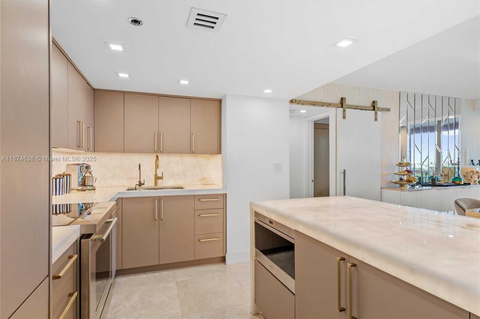 Small Image of 2025 BRICKELL AVE #1705, Miami Number 10