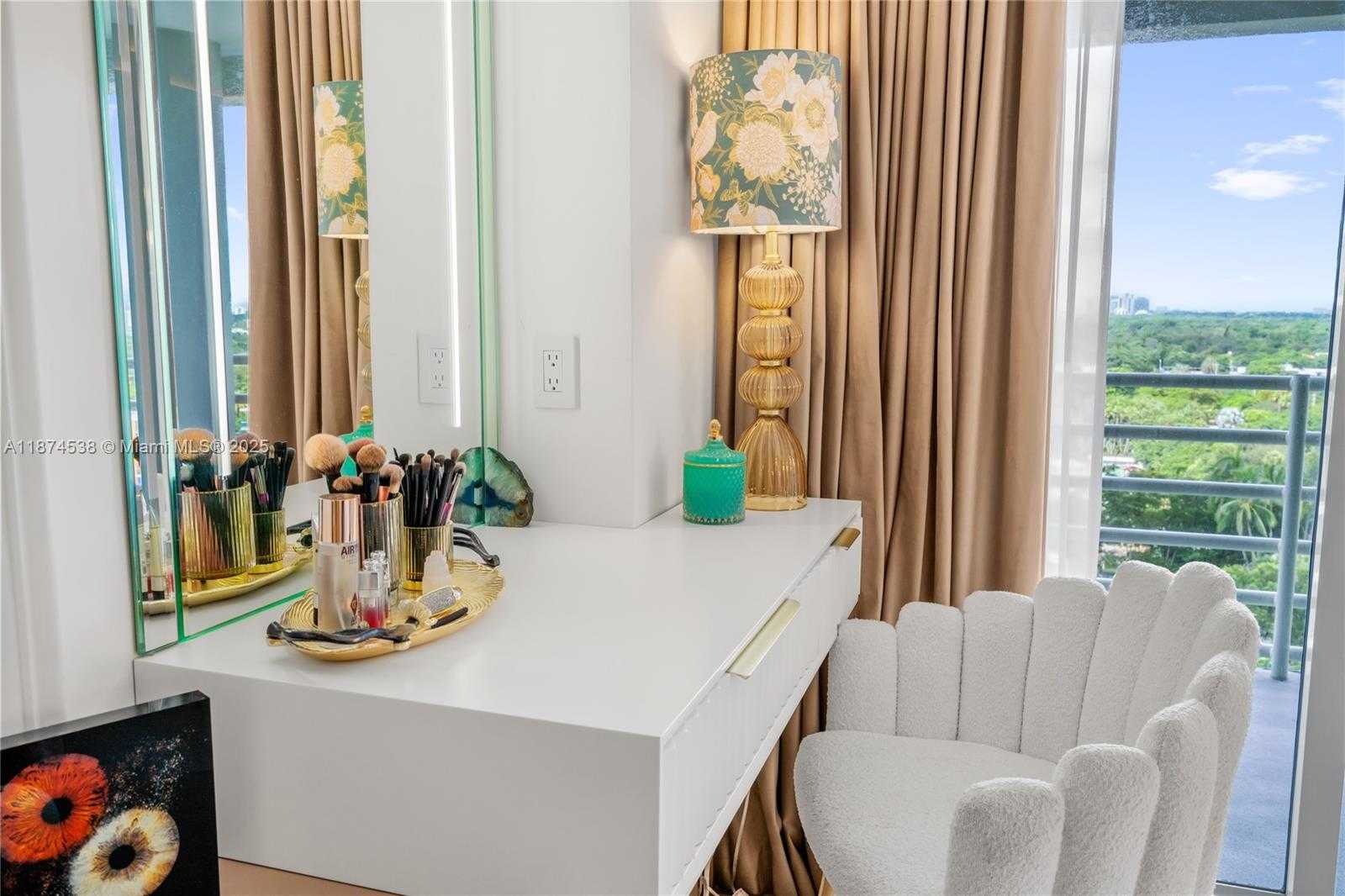 Small Image of 2025 BRICKELL AVE #1705, Miami Number 17