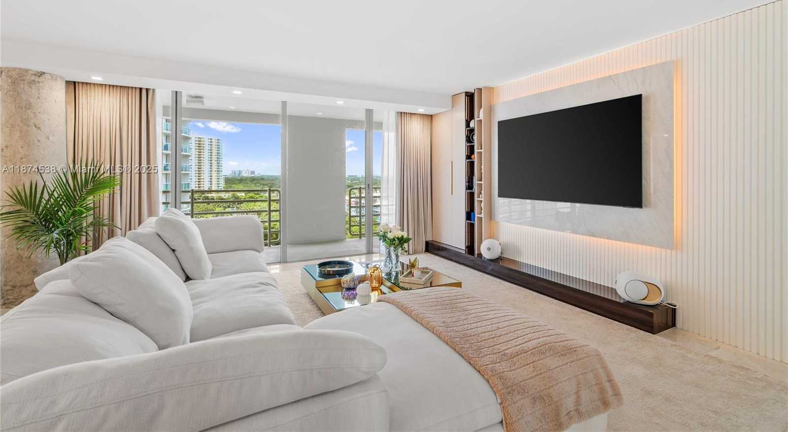 Small Image of 2025 BRICKELL AVE #1705, Miami Number 3
