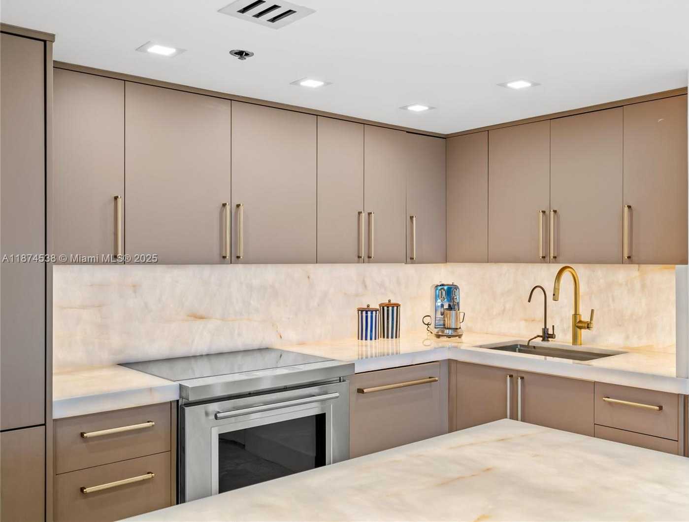 Small Image of 2025 BRICKELL AVE #1705, Miami Number 8