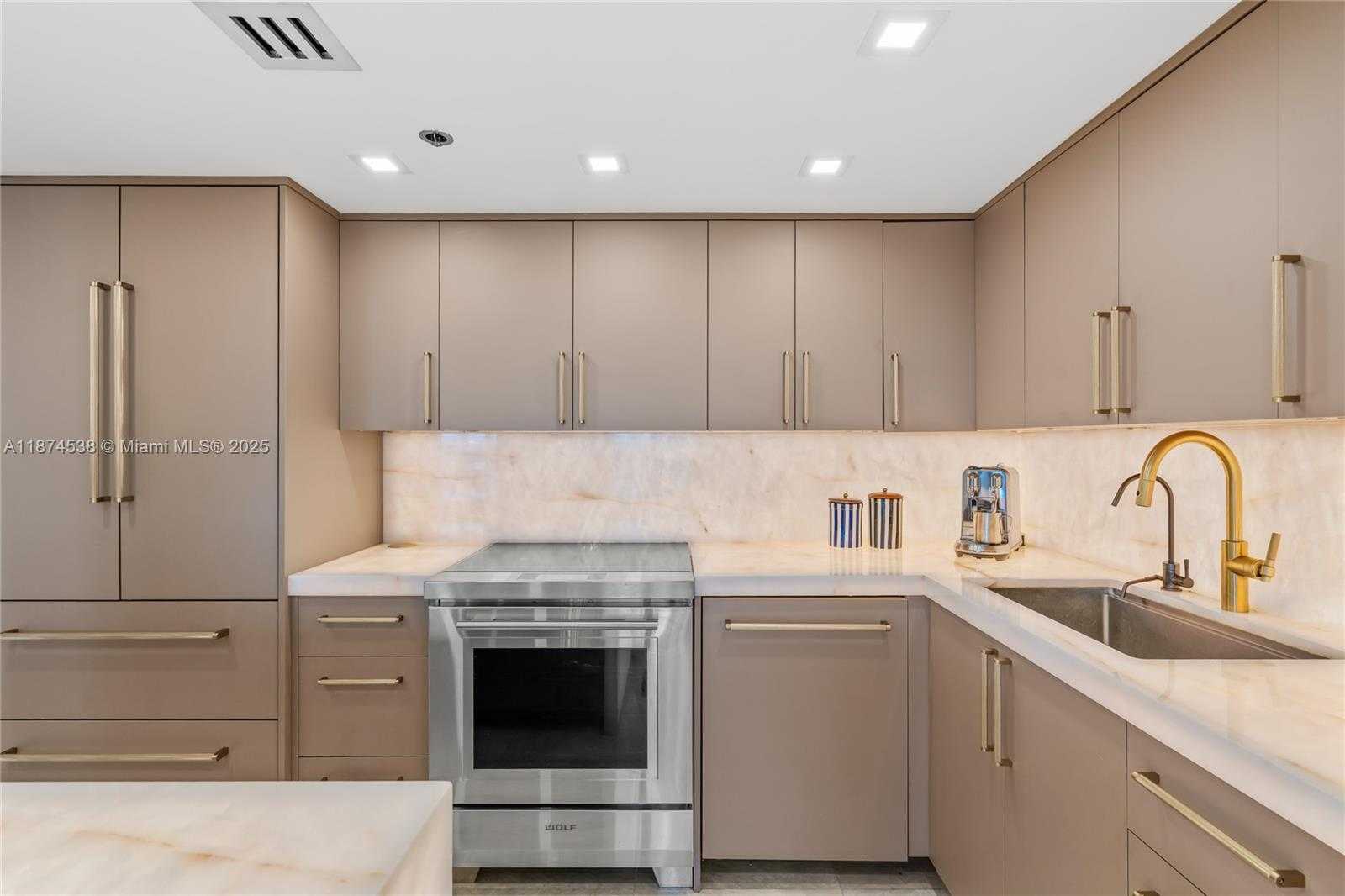 Small Image of 2025 BRICKELL AVE #1705, Miami Number 9