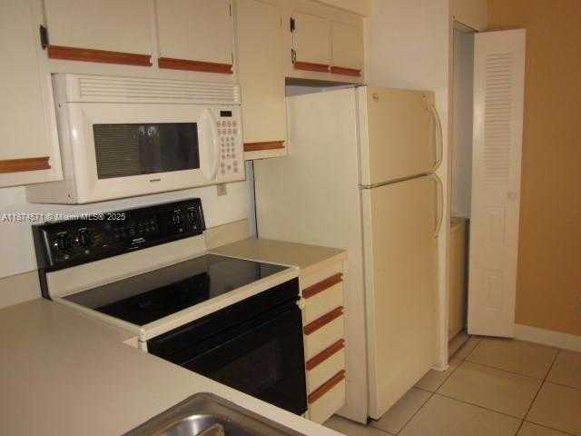 Small Image of 9203 SW 141st Pl, Miami, FL 33186, USA Number 7