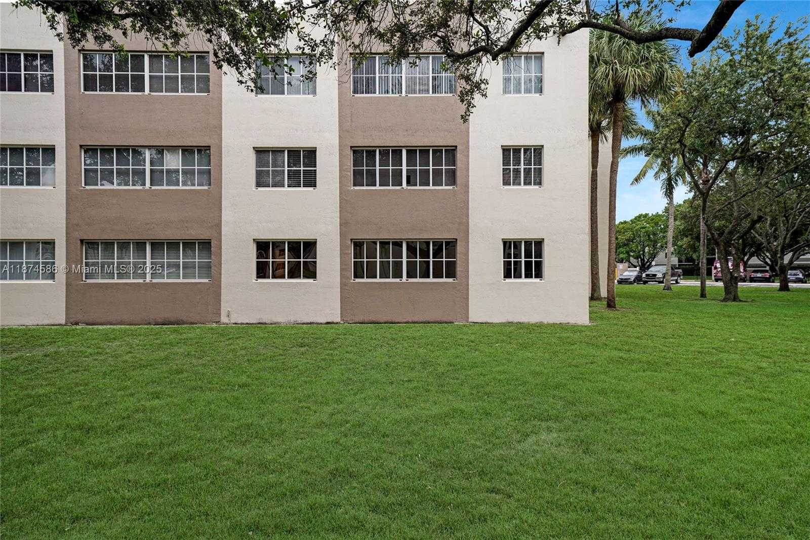 Small Image of 6115 NORTH WEST 186TH ST #104, Hialeah Number 19