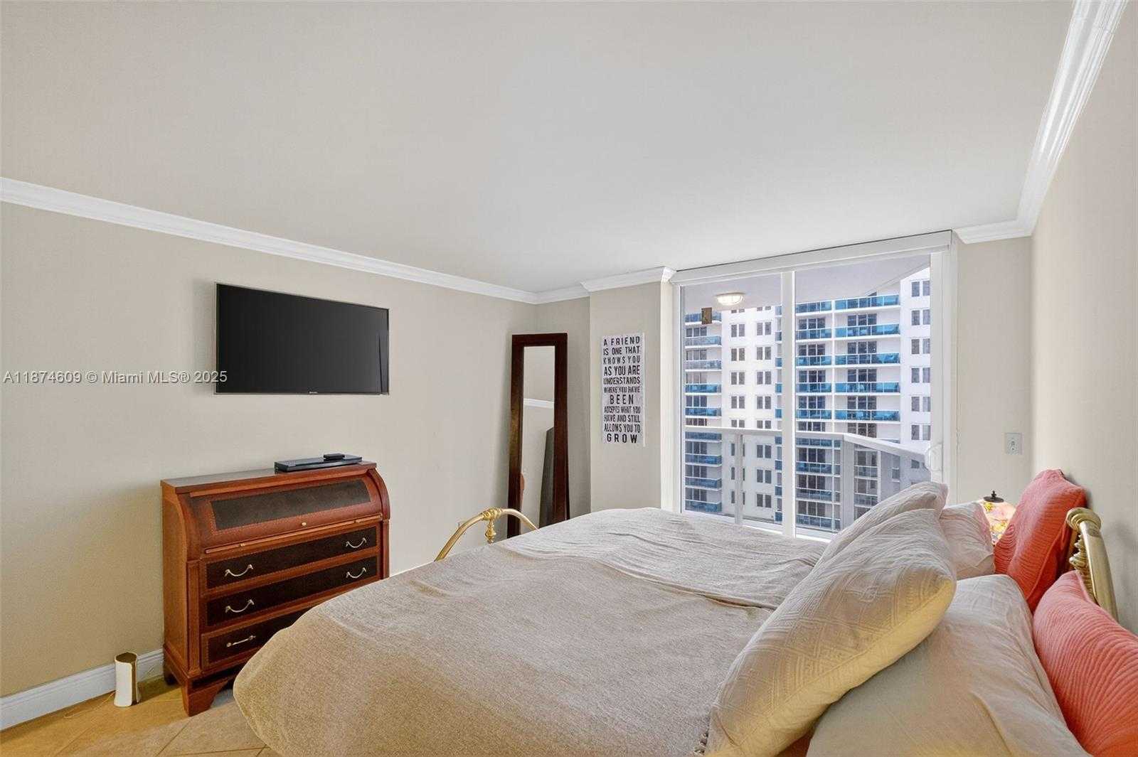 Small Image of 2401 COLLINS AVE #1005, Miami Beach Number 10