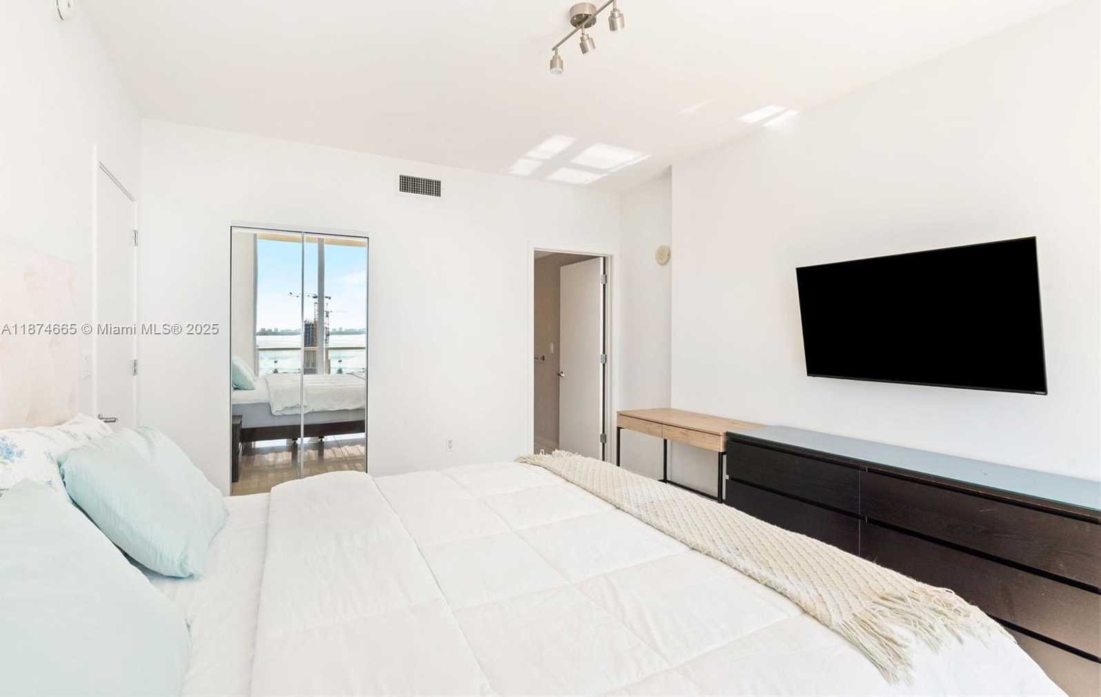 Small Image of 3470 EAST COAST AVE #H1711, Miami Number 15
