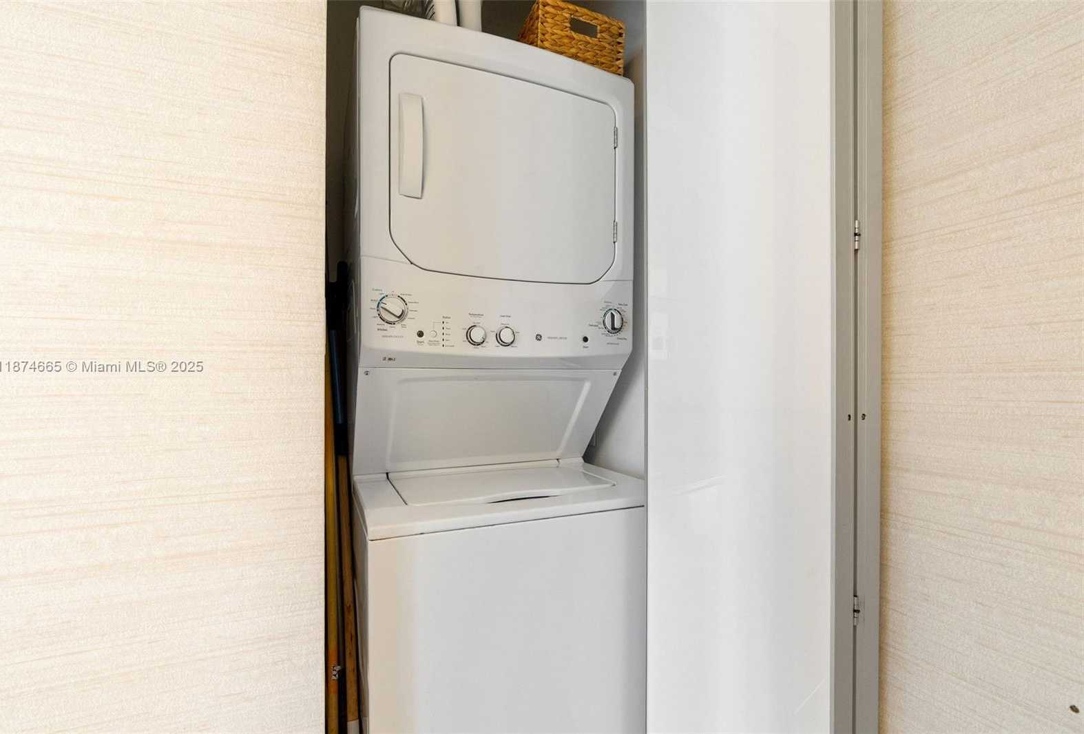 Small Image of 3470 EAST COAST AVE #H1711, Miami Number 25