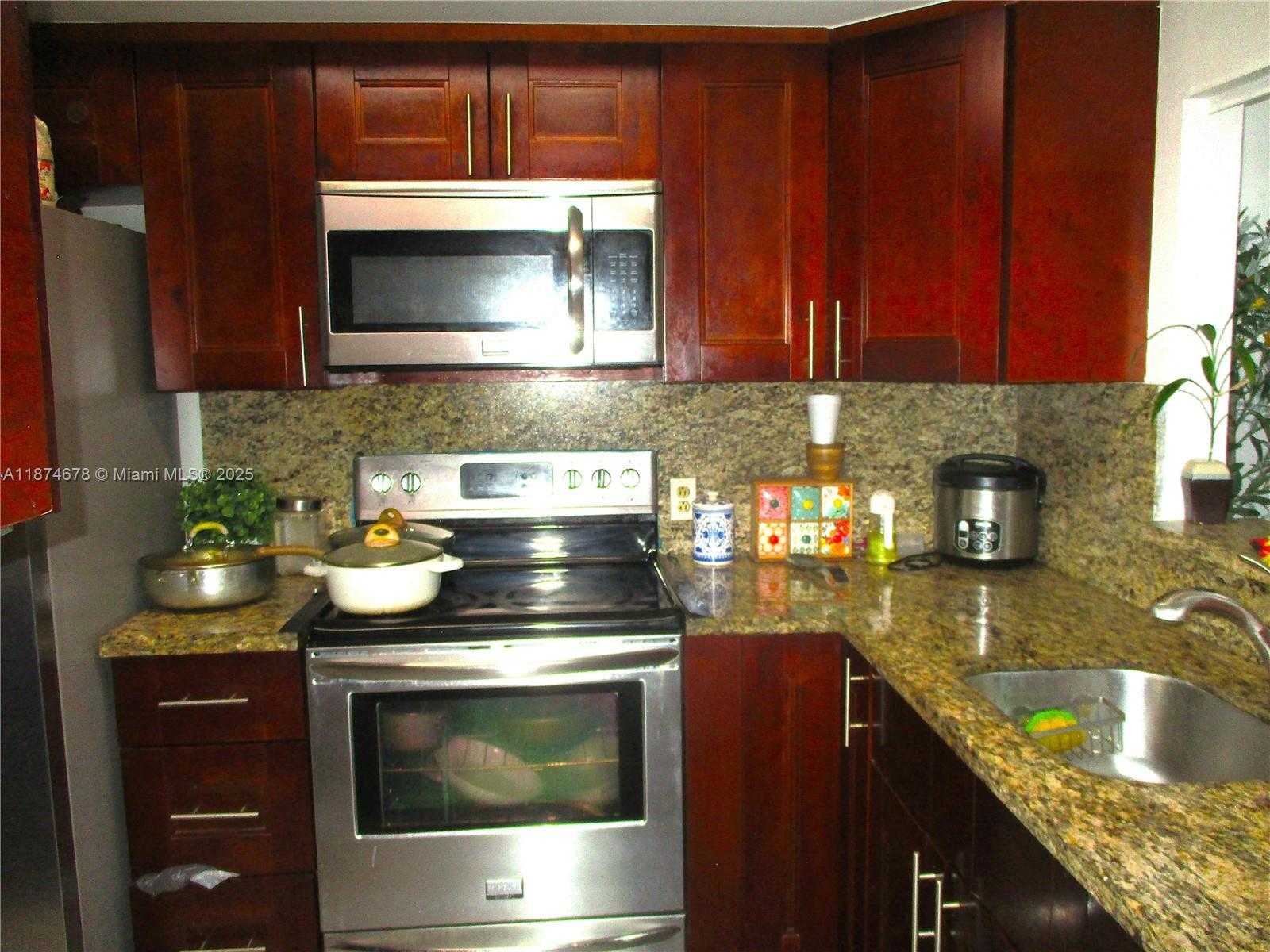 Small Image of 2831 PIERCE ST #205, Hollywood Number 10