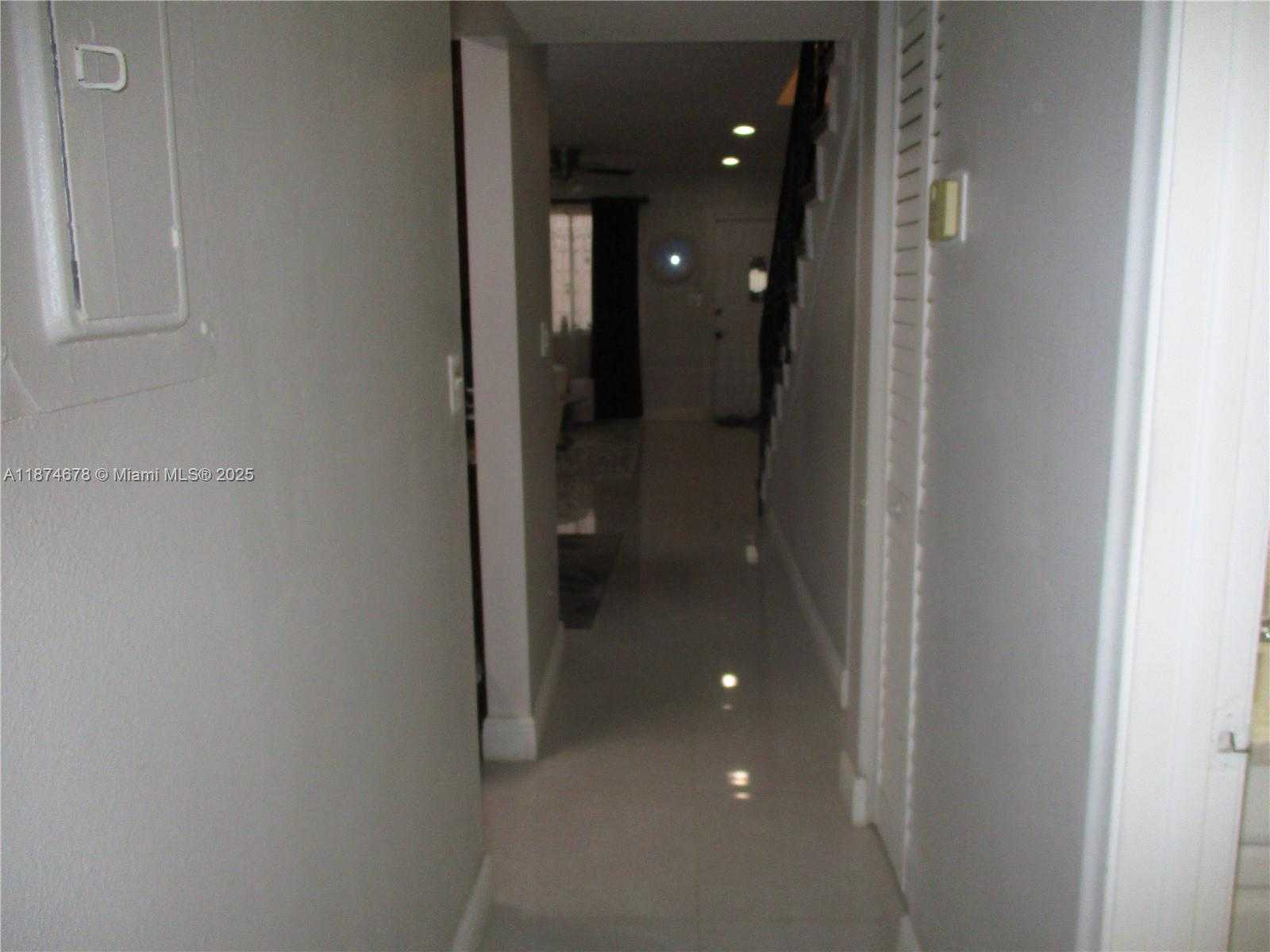 Small Image of 2831 PIERCE ST #205, Hollywood Number 14