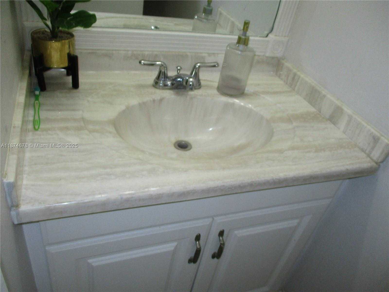 Small Image of 2831 PIERCE ST #205, Hollywood Number 16