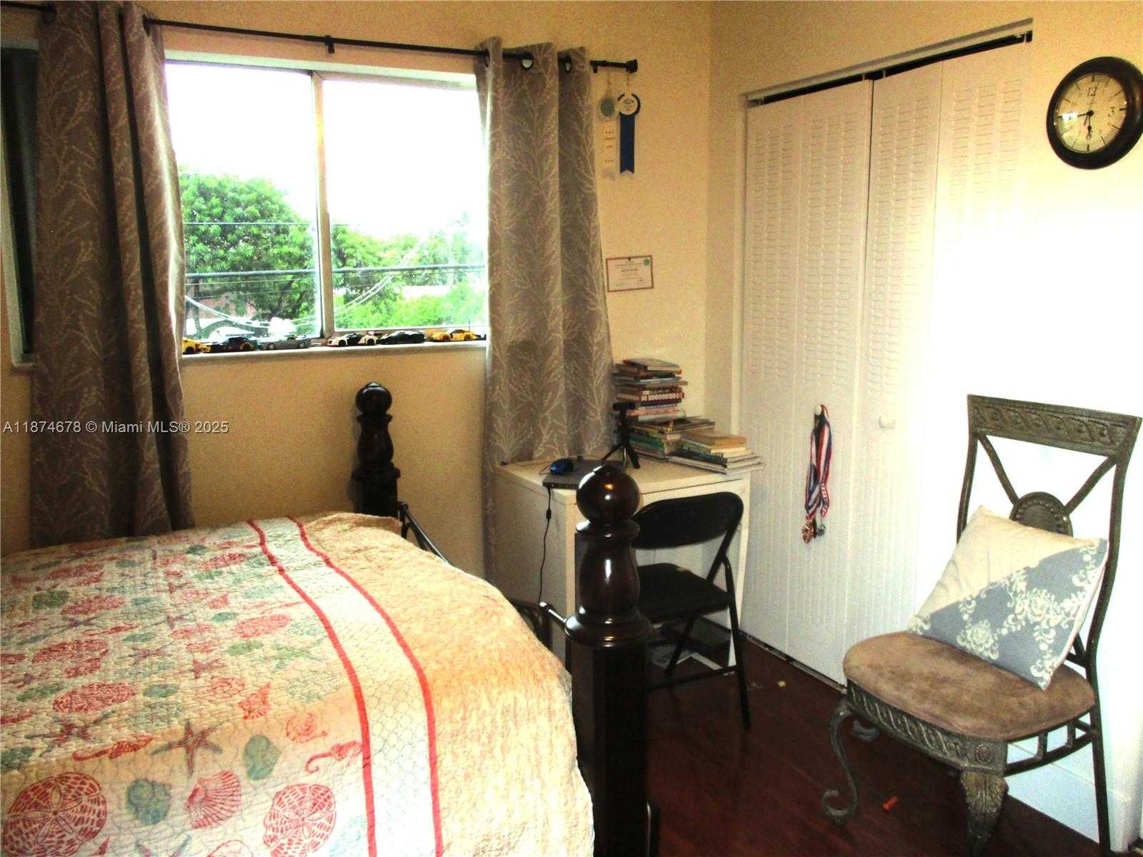 Small Image of 2831 PIERCE ST #205, Hollywood Number 17