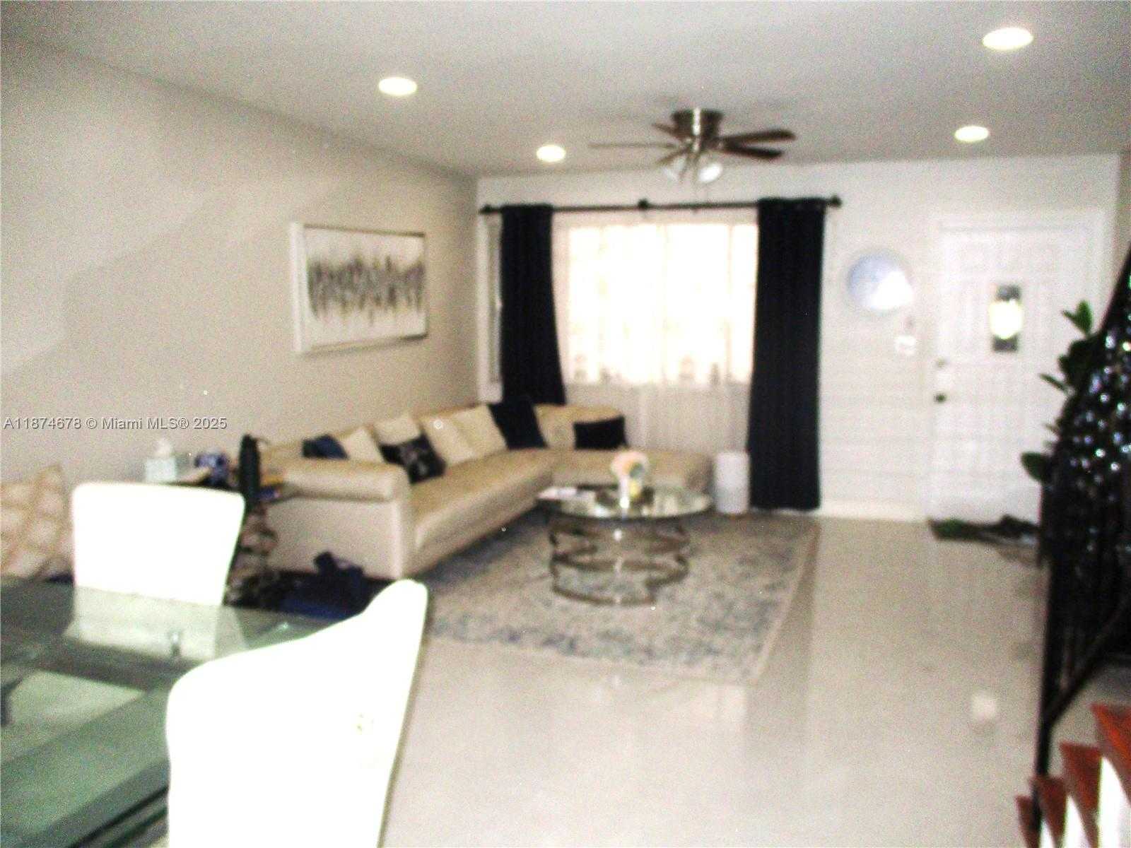 Small Image of 2831 PIERCE ST #205, Hollywood Number 2