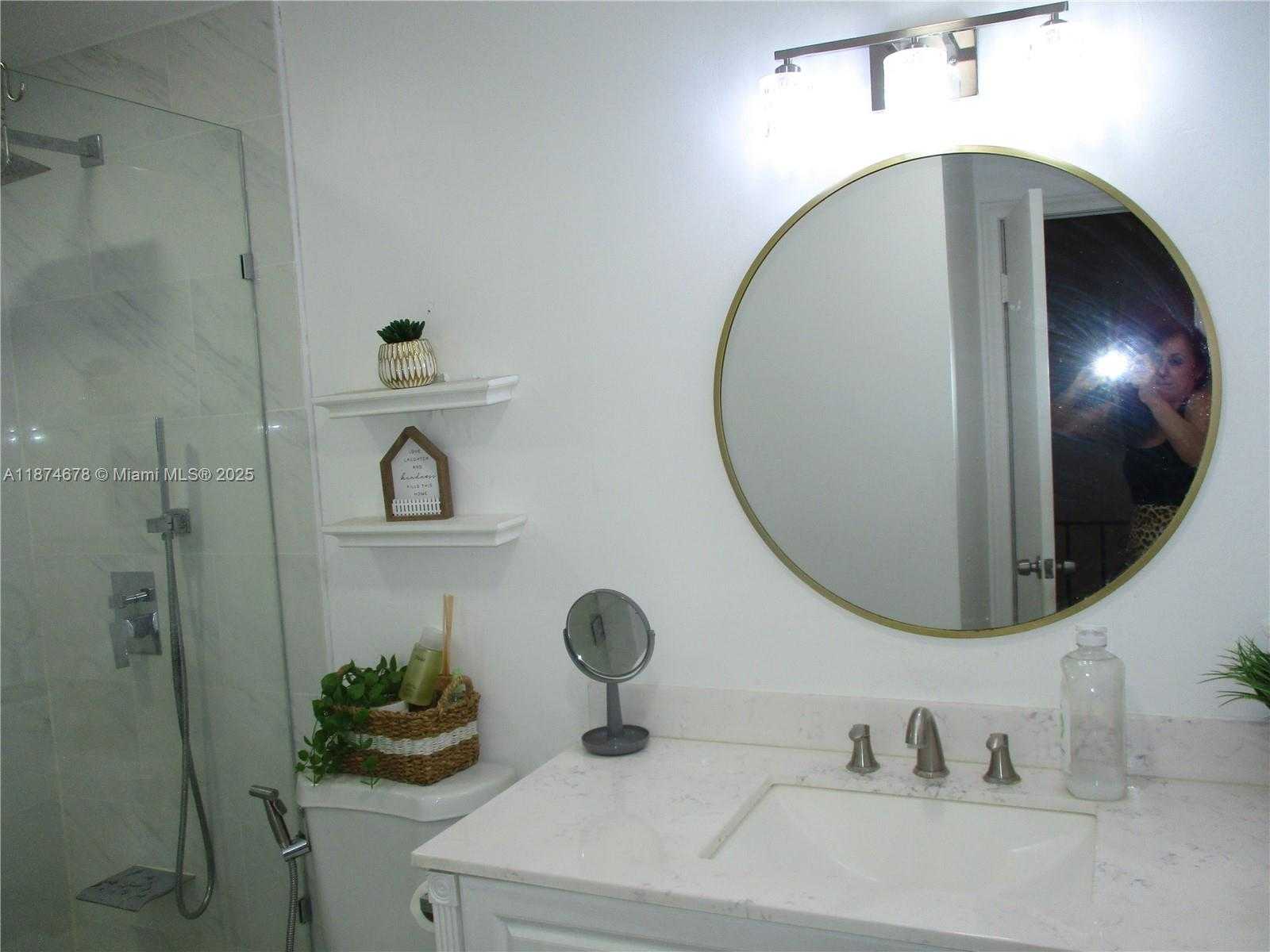 Small Image of 2831 PIERCE ST #205, Hollywood Number 20