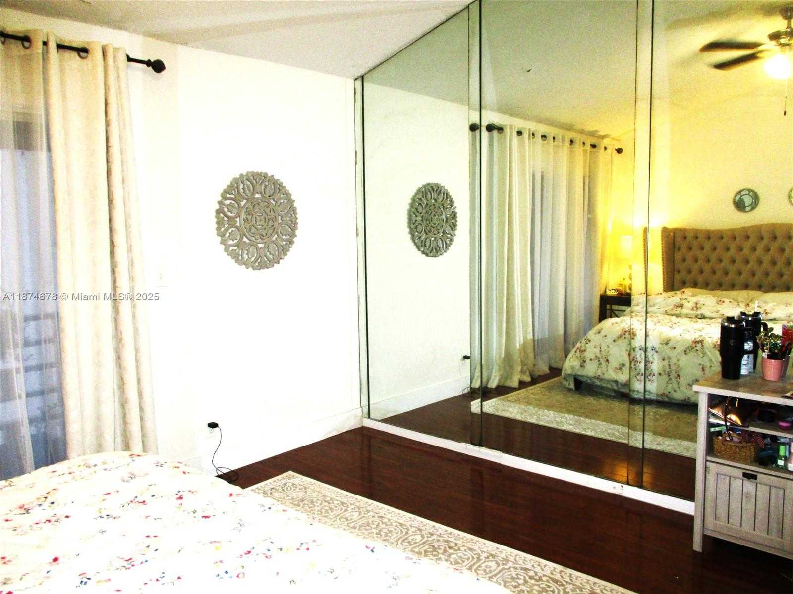 Small Image of 2831 PIERCE ST #205, Hollywood Number 22
