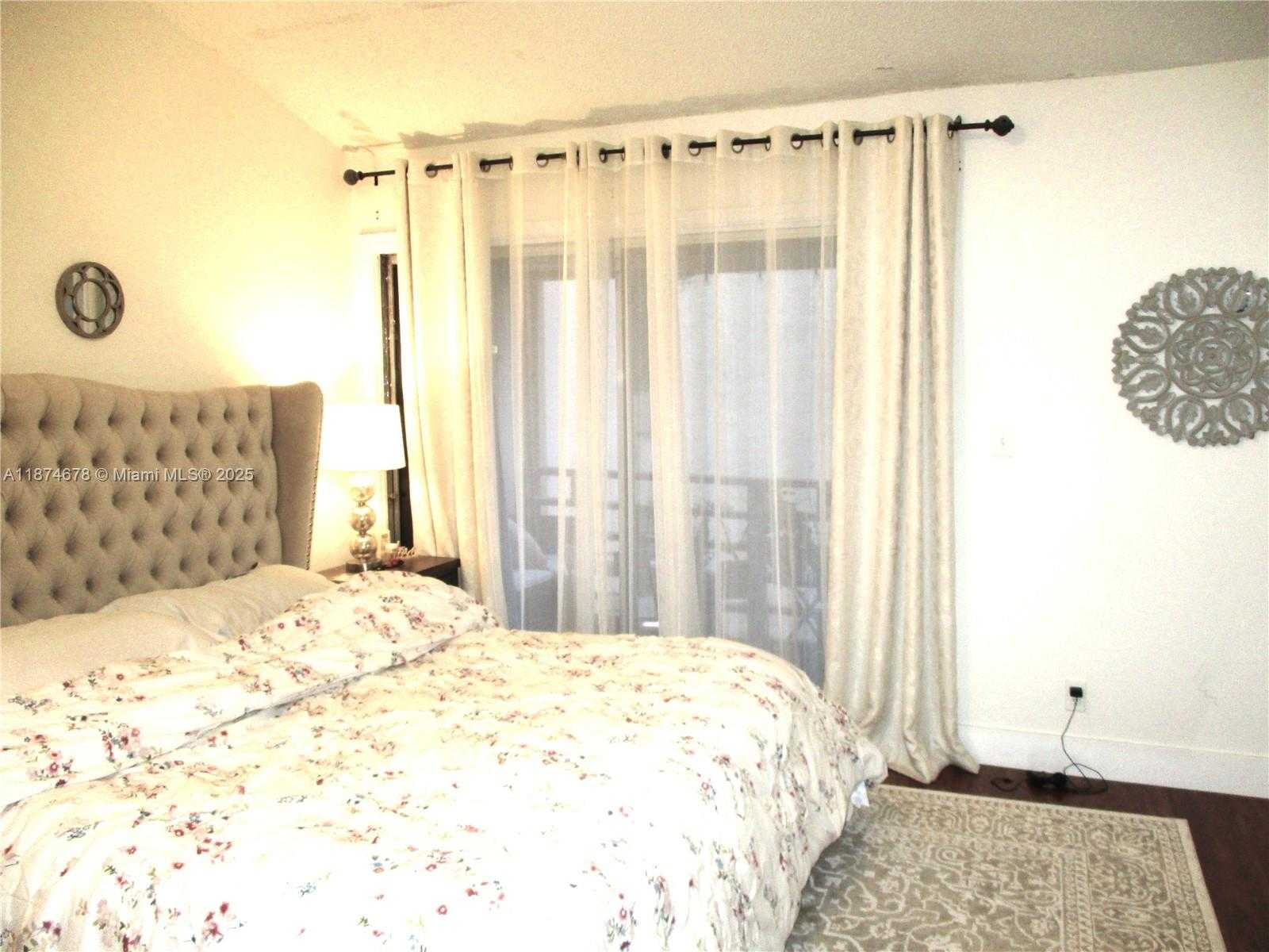 Small Image of 2831 PIERCE ST #205, Hollywood Number 23