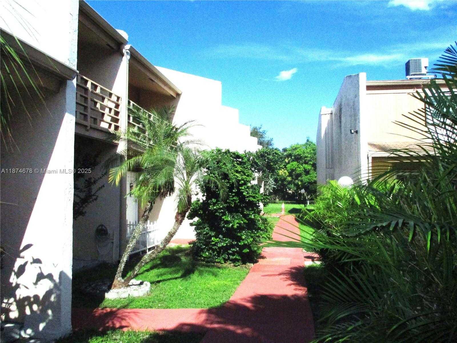 Small Image of 2831 PIERCE ST #205, Hollywood Number 25