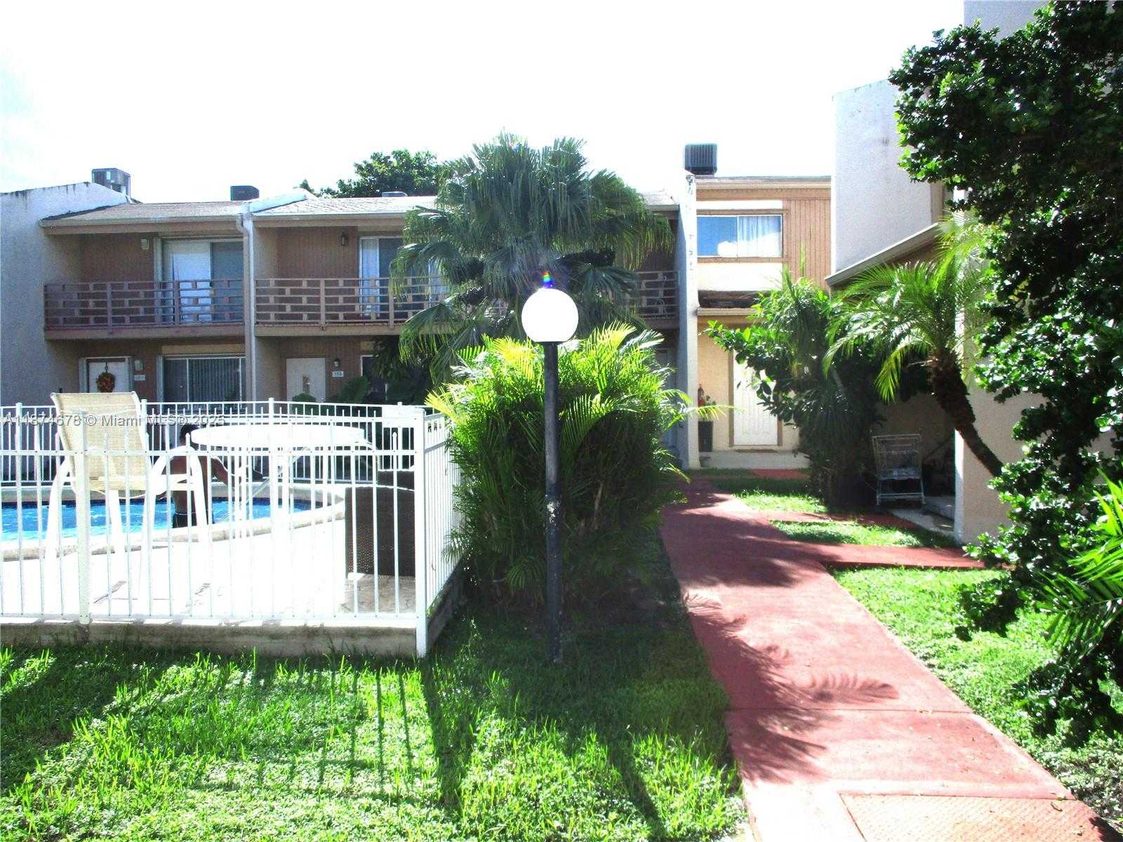 Small Image of 2831 PIERCE ST #205, Hollywood Number 27