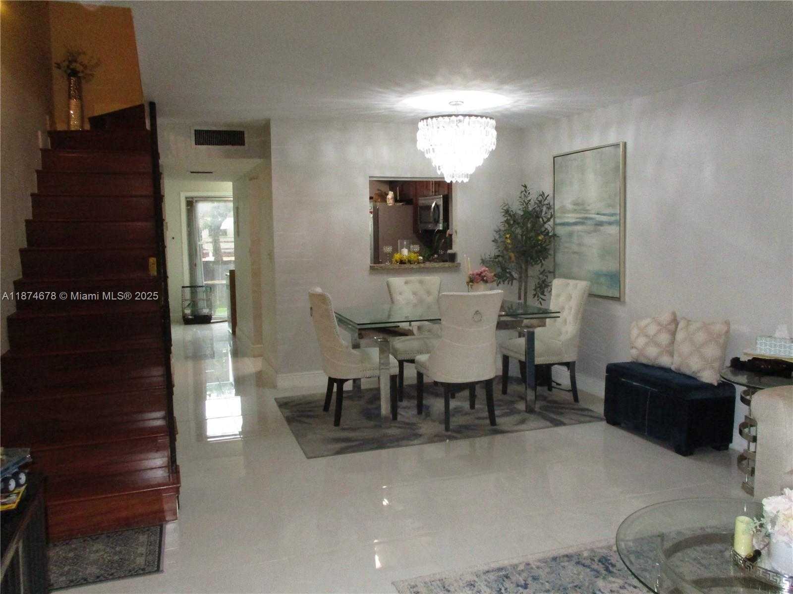 Small Image of 2831 PIERCE ST #205, Hollywood Number 3