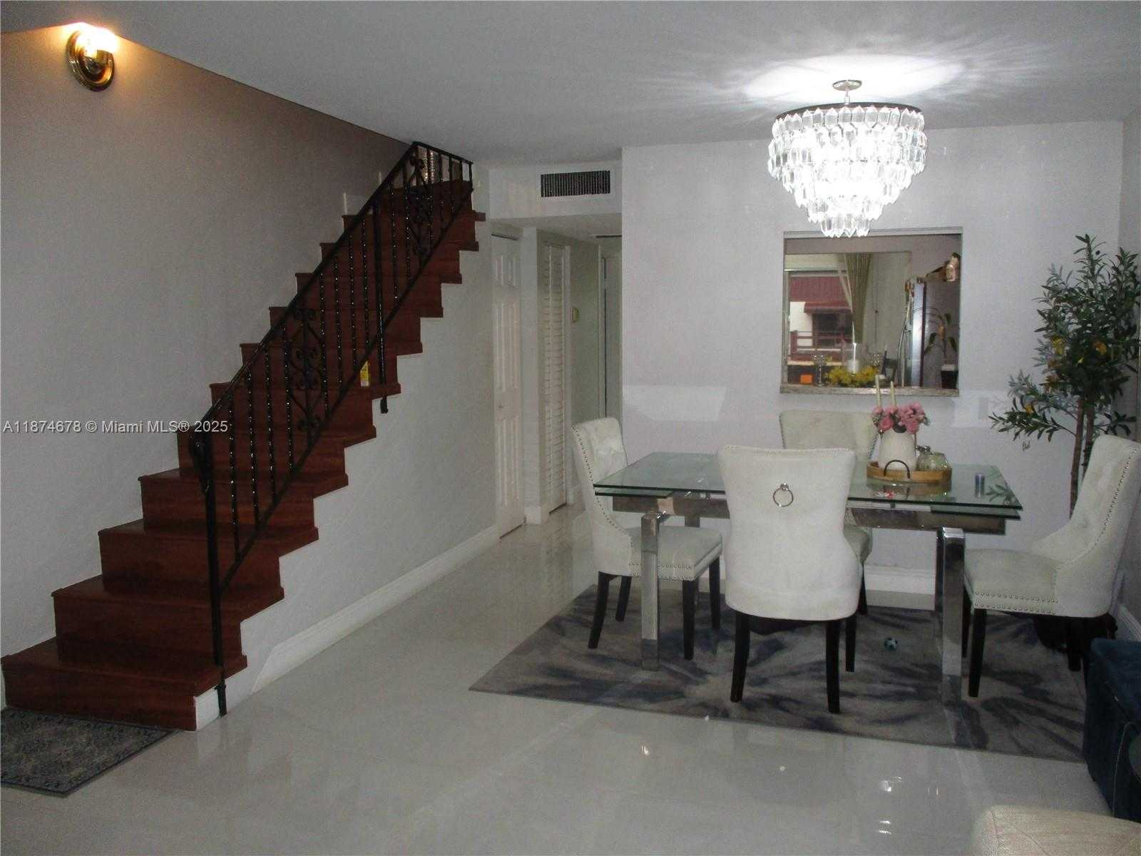 Small Image of 2831 PIERCE ST #205, Hollywood Number 4
