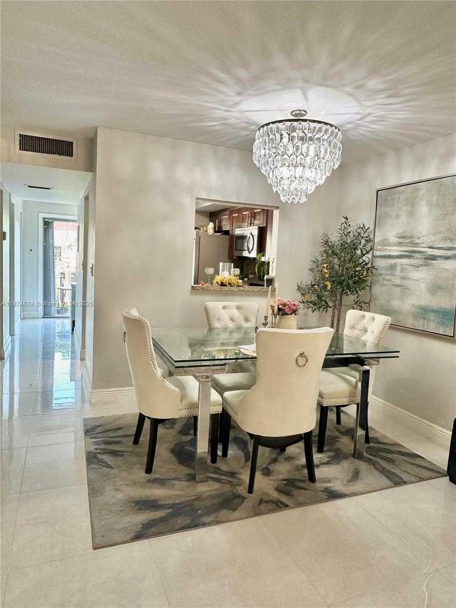 Small Image of 2831 PIERCE ST #205, Hollywood Number 5