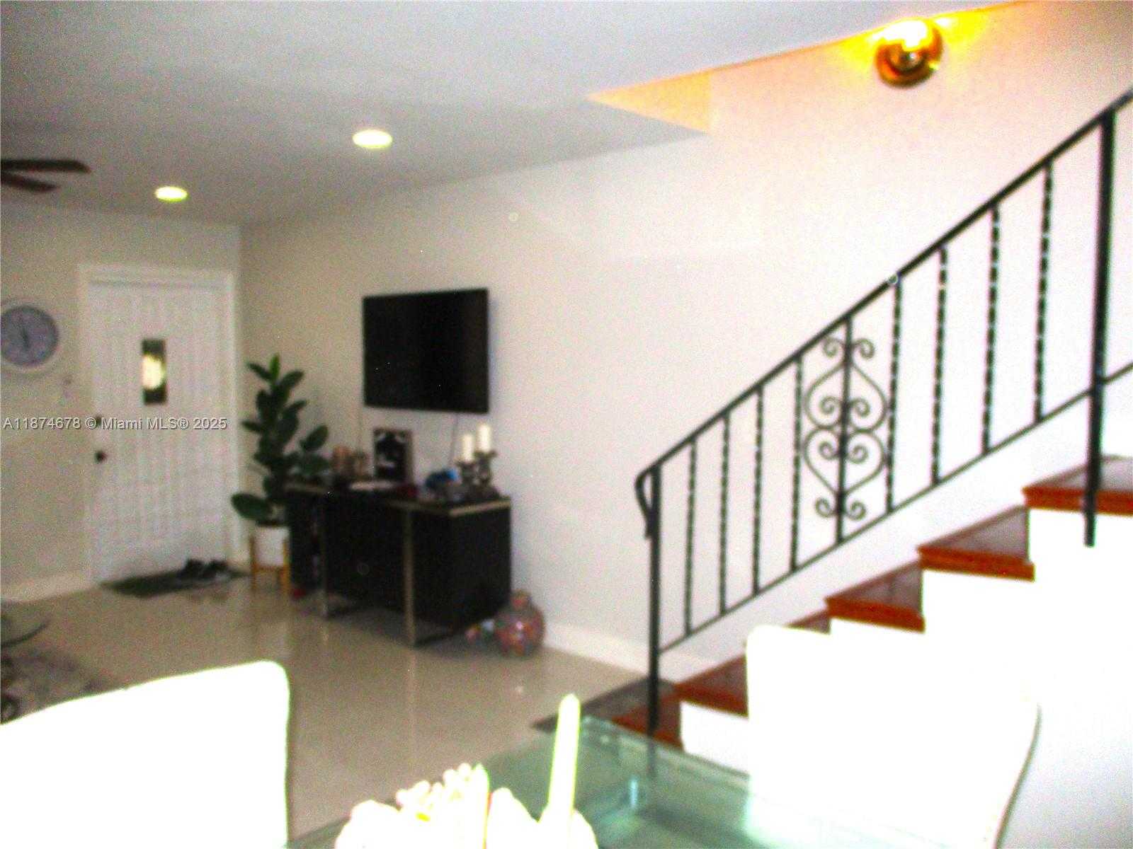 Small Image of 2831 PIERCE ST #205, Hollywood Number 7