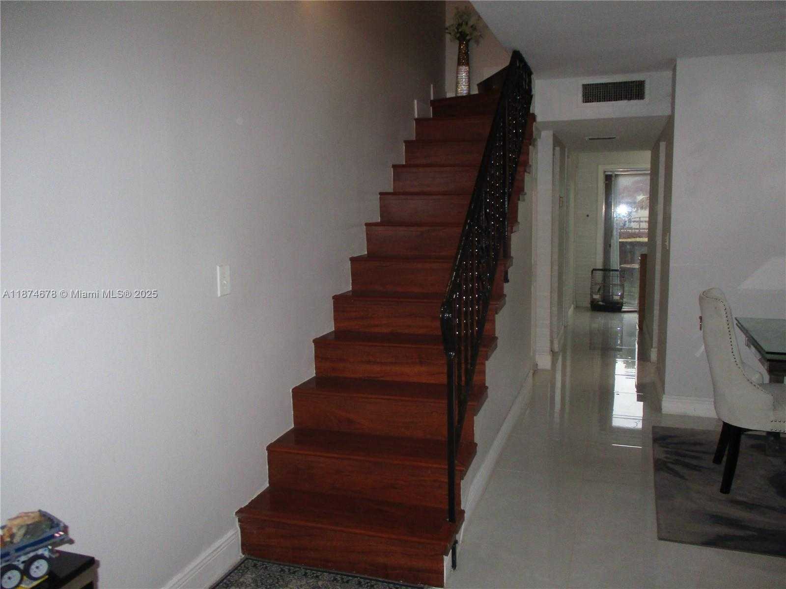 Small Image of 2831 PIERCE ST #205, Hollywood Number 8