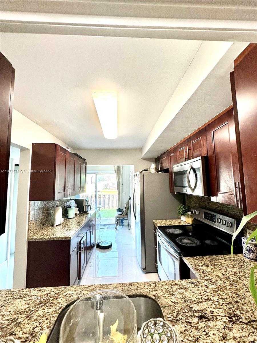 Small Image of 2831 PIERCE ST #205, Hollywood Number 9
