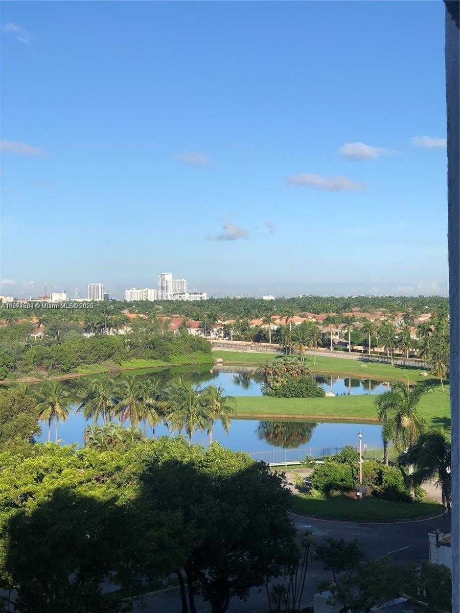 Small Image of 1000 PARKVIEW DR #805, Hallandale Beach Number 12