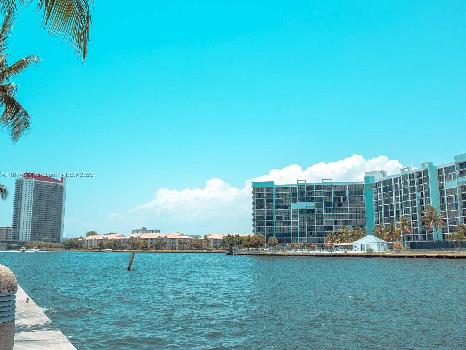 Small Image of 1000 PARKVIEW DR #805, Hallandale Beach Number 5