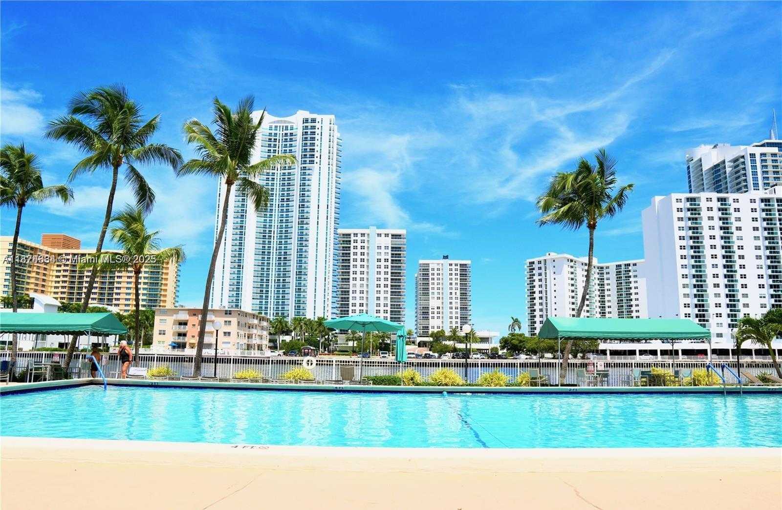 Small Image of 1000 PARKVIEW DR #805, Hallandale Beach Number 6