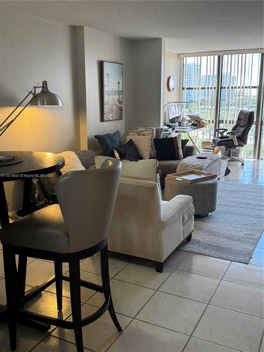 Small Image of 1000 PARKVIEW DR #805, Hallandale Beach Number 9