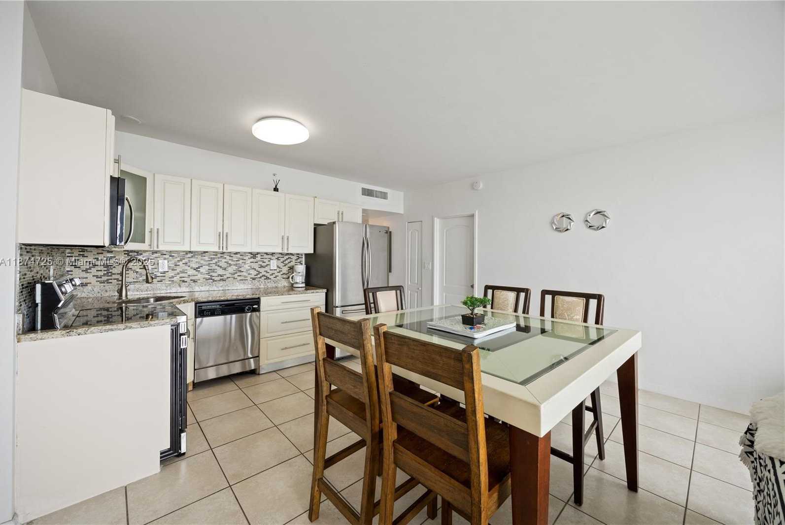 Small Image of 5601 COLLINS AVE #410, Miami Beach Number 23