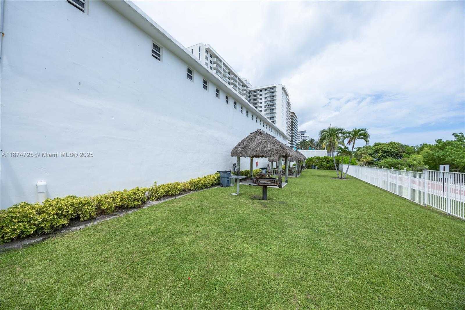Small Image of 5601 COLLINS AVE #410, Miami Beach Number 38