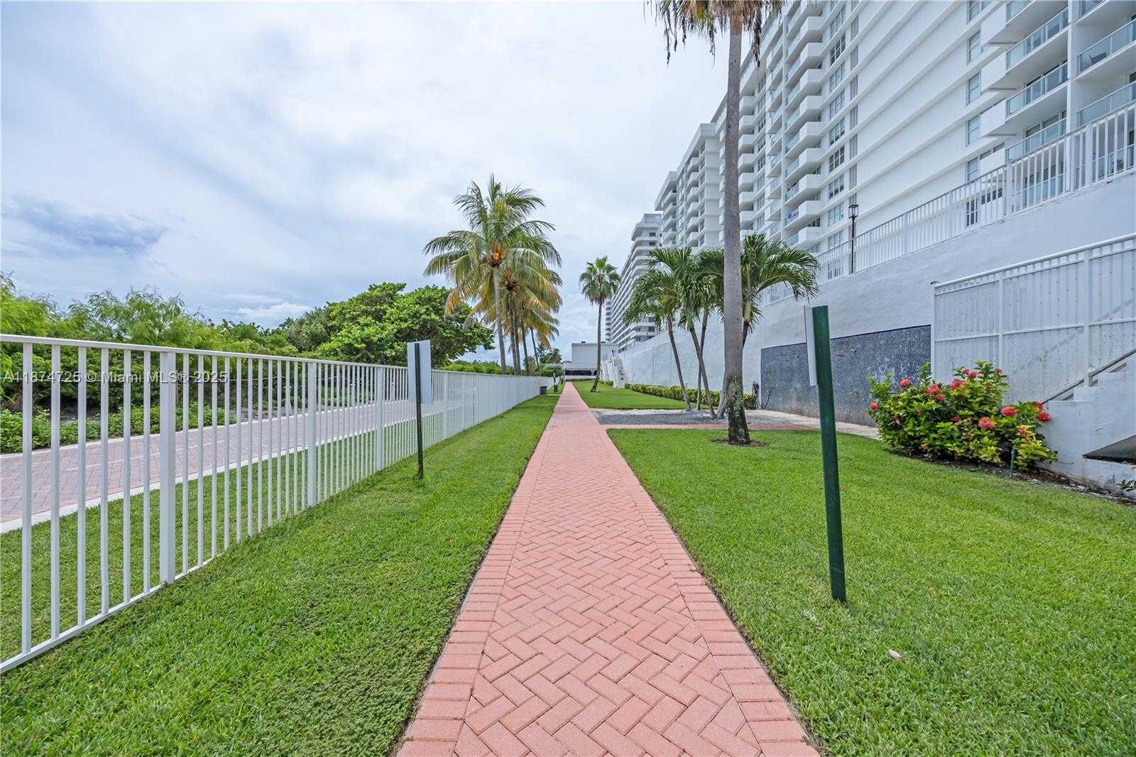Small Image of 5601 COLLINS AVE #410, Miami Beach Number 39