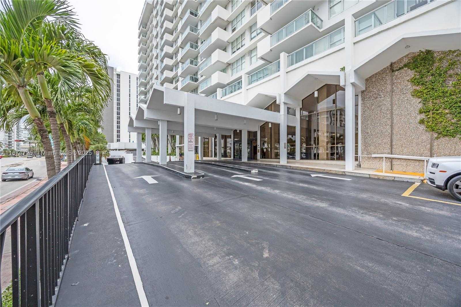 Small Image of 5601 COLLINS AVE #410, Miami Beach Number 44