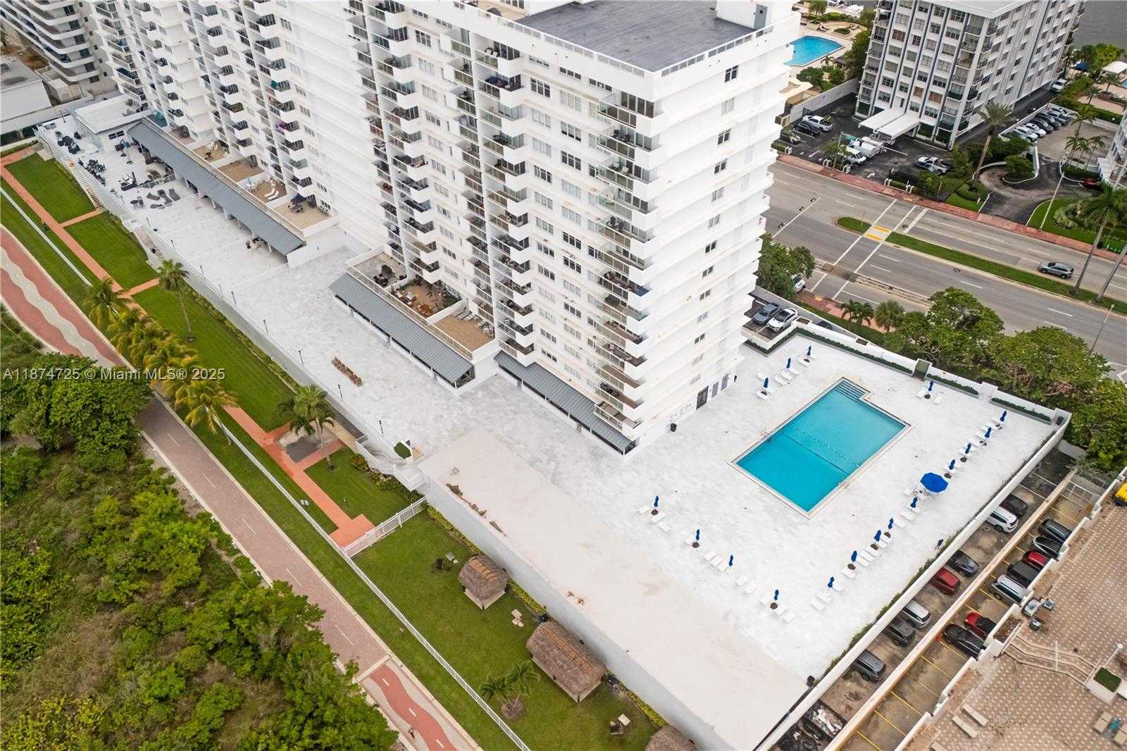 Small Image of 5601 COLLINS AVE #410, Miami Beach Number 48