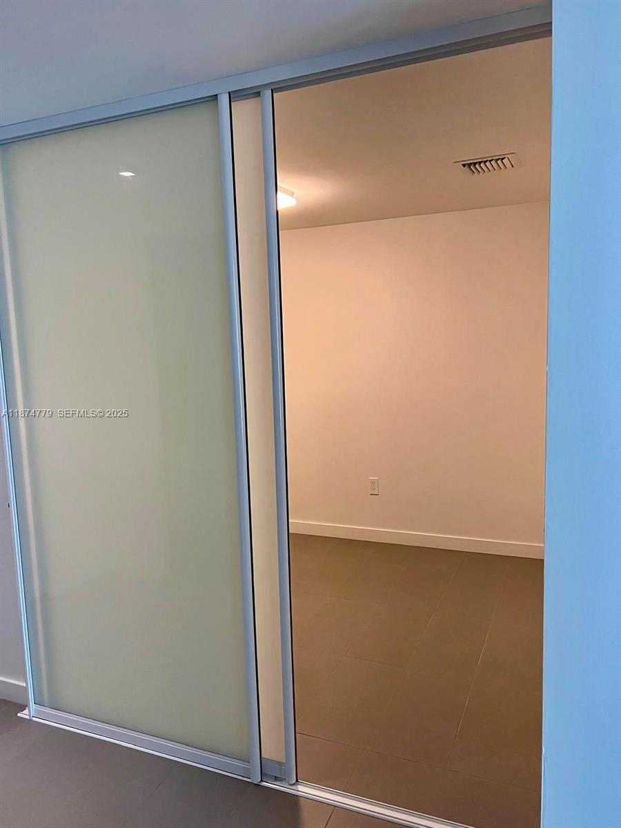 Small Image of 1600 NORTH EAST 1ST AVE #1711, Miami Number 9