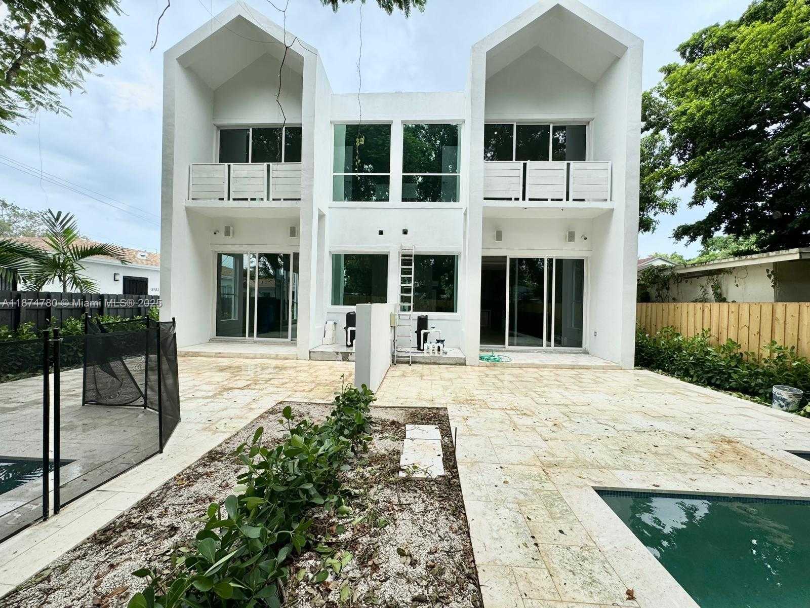 Small Image of 5728 NORTH WEST 5TH COURT #TH-1, Miami Number 4