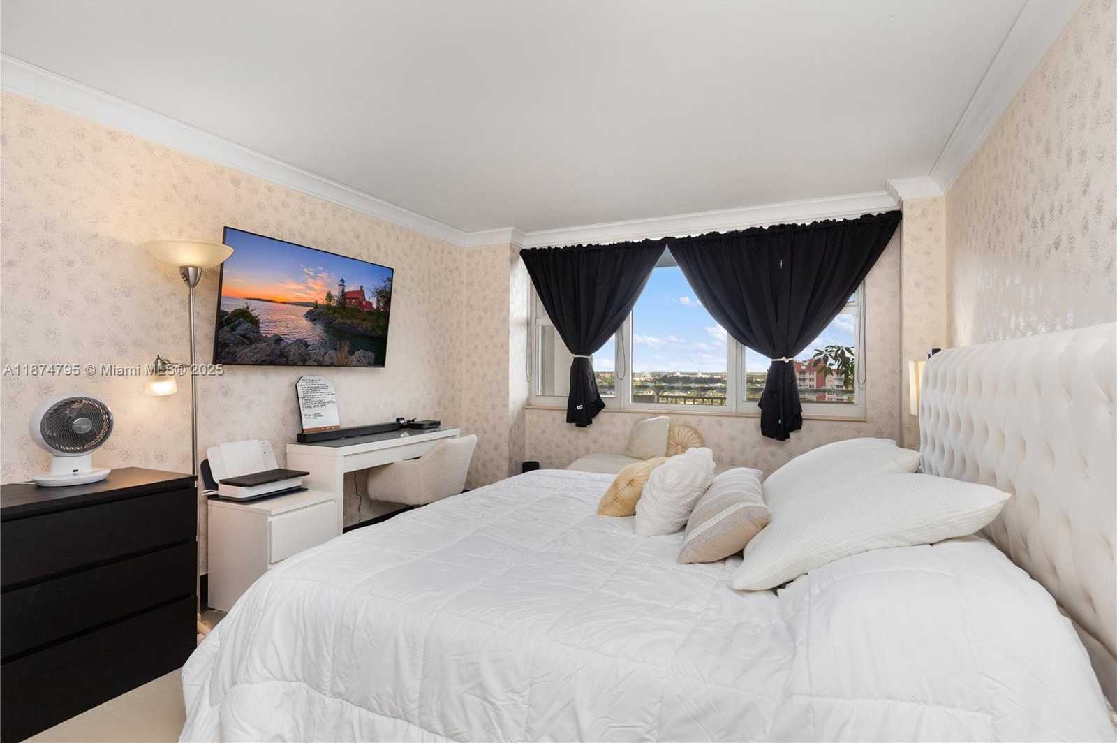 Small Image of 3180 SOUTH OCEAN DR #1517, Hallandale Beach Number 21