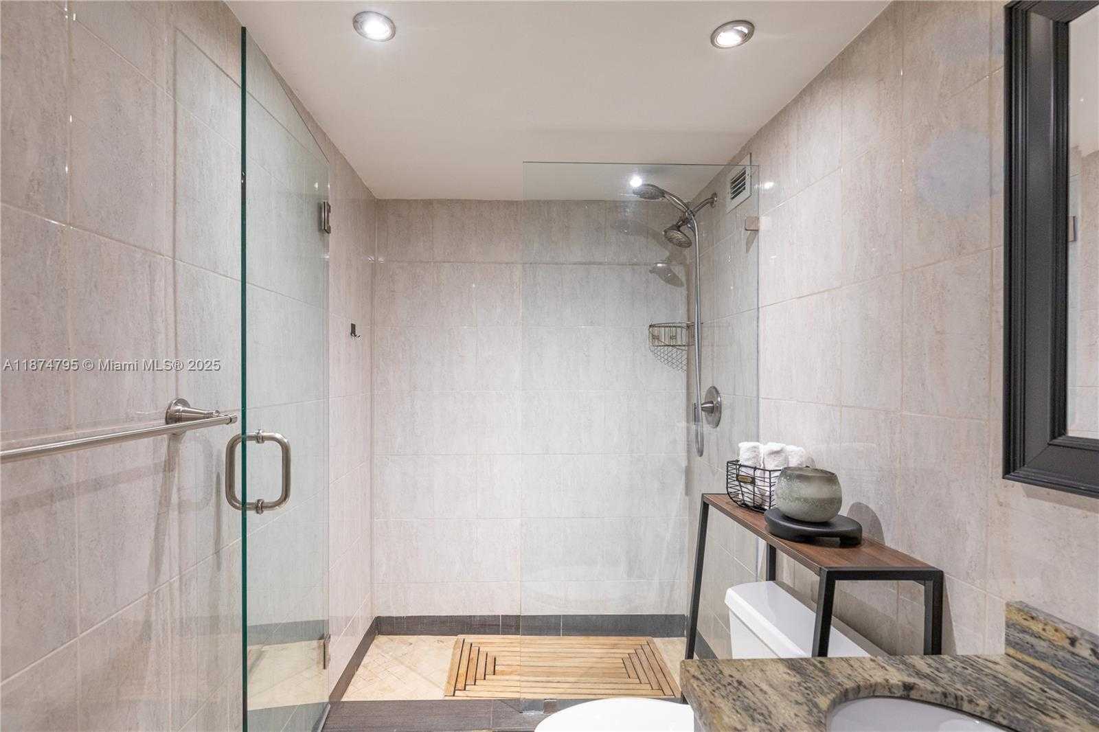 Small Image of 3180 SOUTH OCEAN DR #1517, Hallandale Beach Number 25