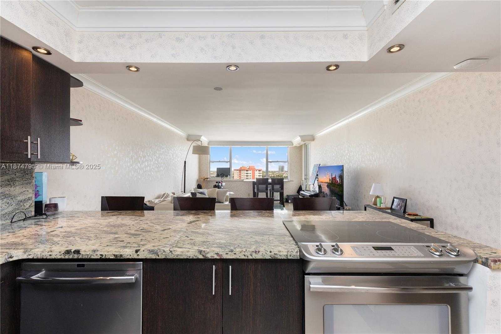 Small Image of 3180 SOUTH OCEAN DR #1517, Hallandale Beach Number 6