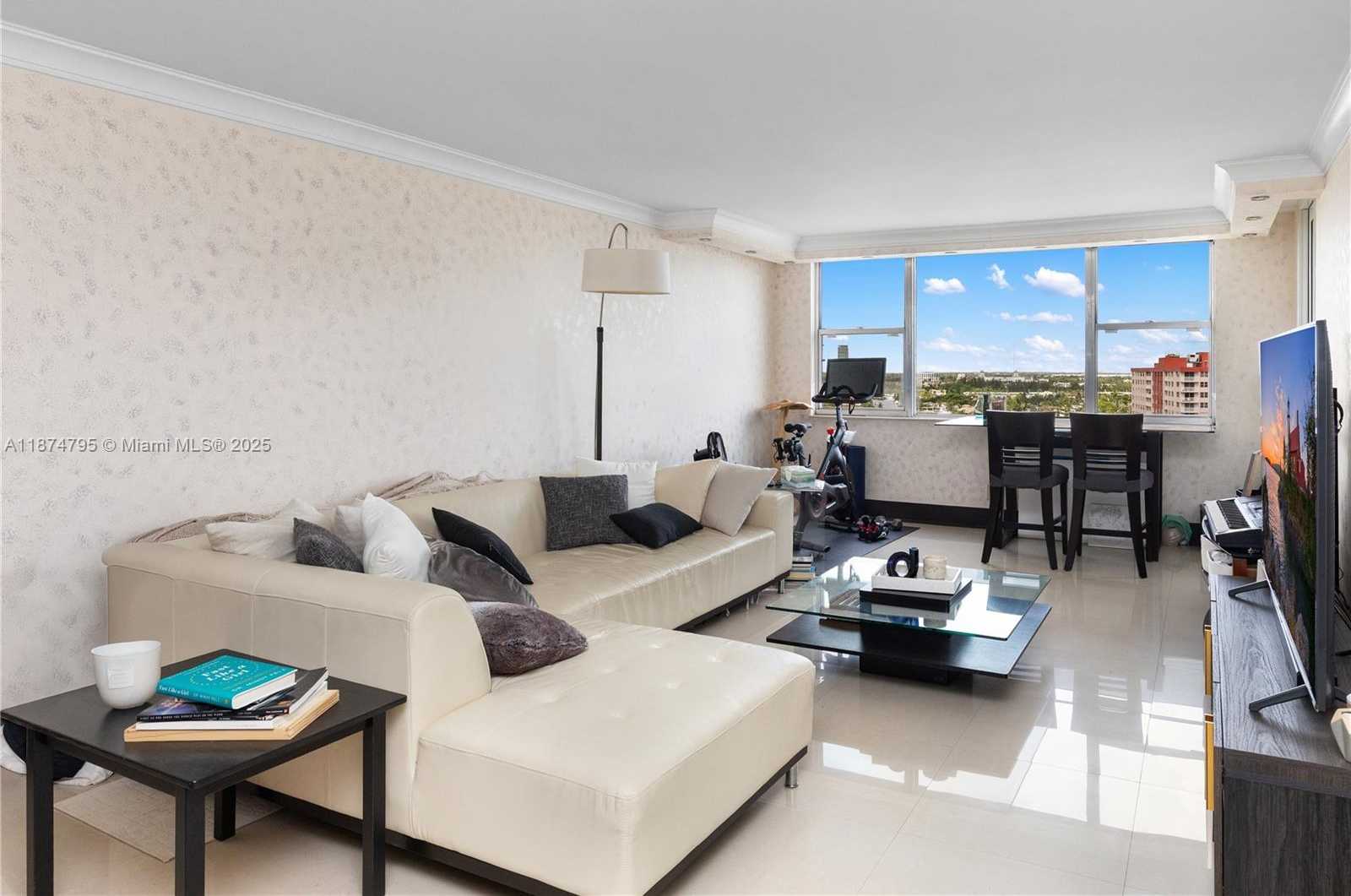 Small Image of 3180 SOUTH OCEAN DR #1517, Hallandale Beach Number 9
