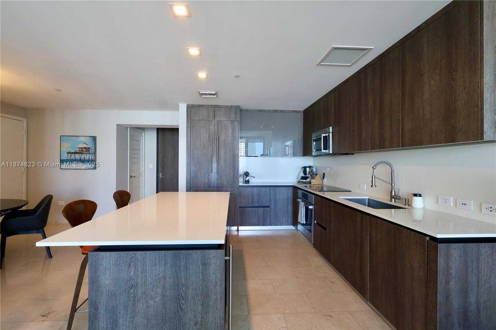 Small Image of 68 SOUTH EAST 6TH ST #3607, Miami Number 3