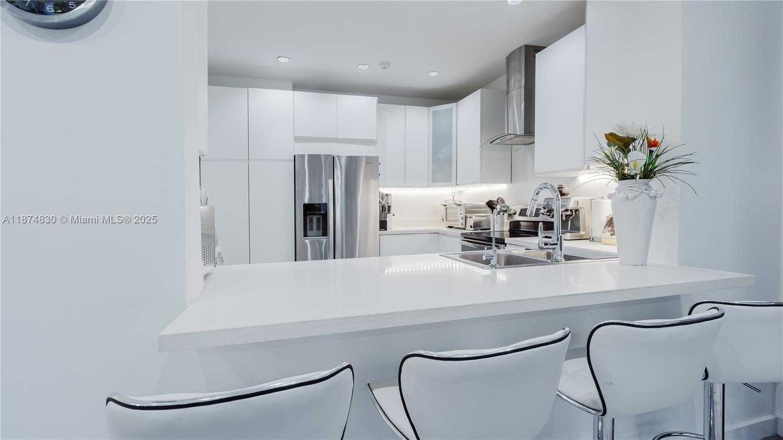 Small Image of 21195 HELMSMAN DR #F12, Aventura Number 14