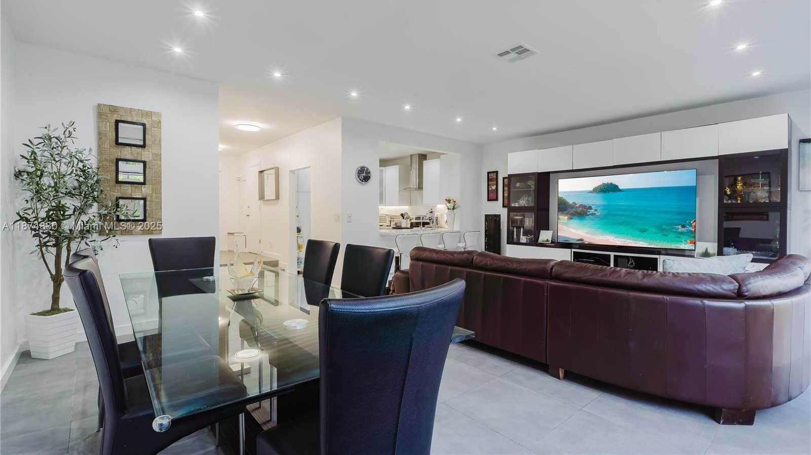 Small Image of 21195 HELMSMAN DR #F12, Aventura Number 24