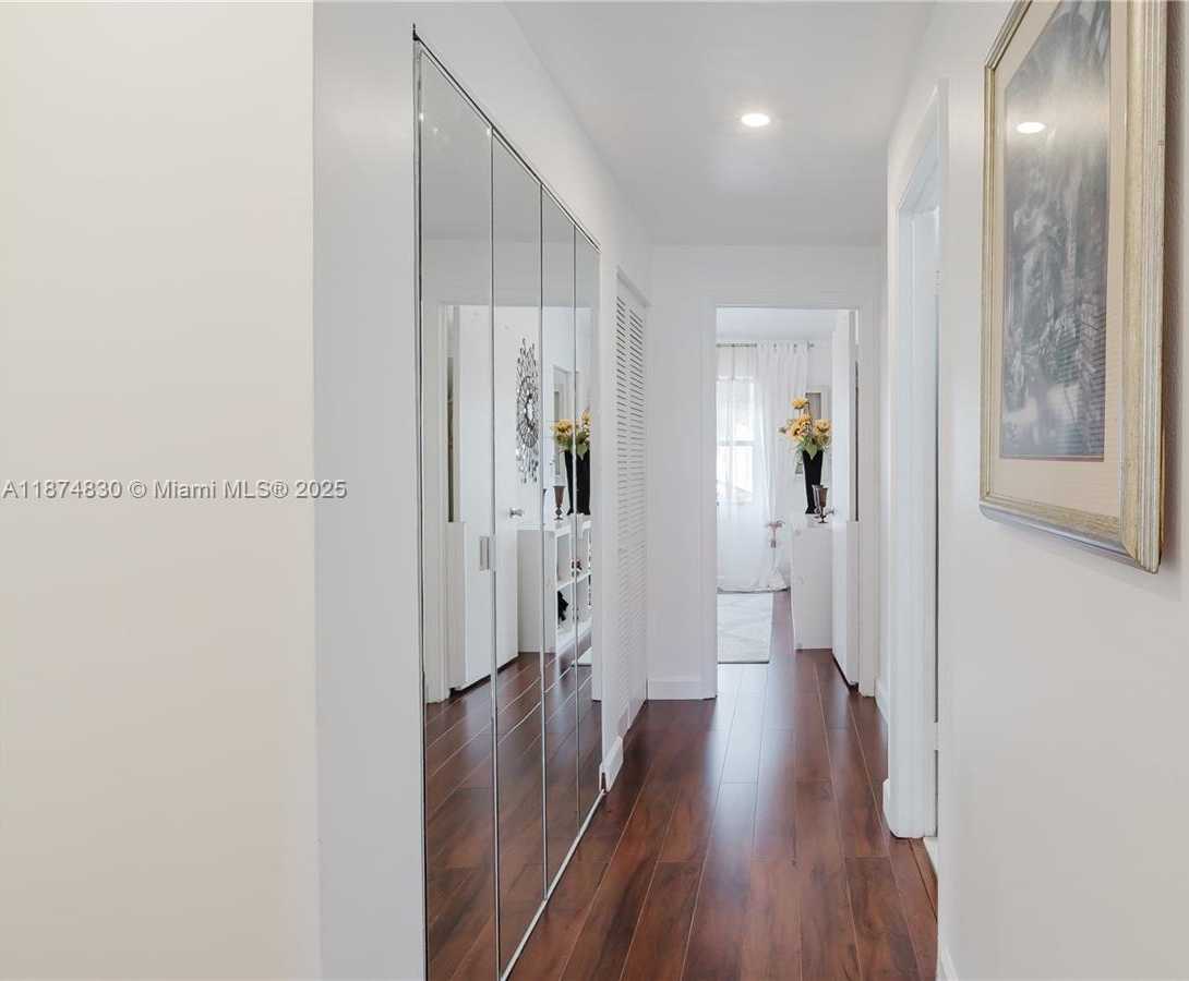Small Image of 21195 HELMSMAN DR #F12, Aventura Number 36