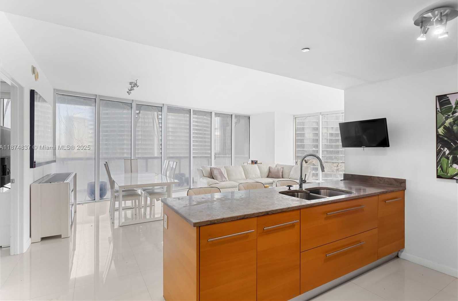 Small Image of 465 BRICKELL AVE #2702, Miami Number 10