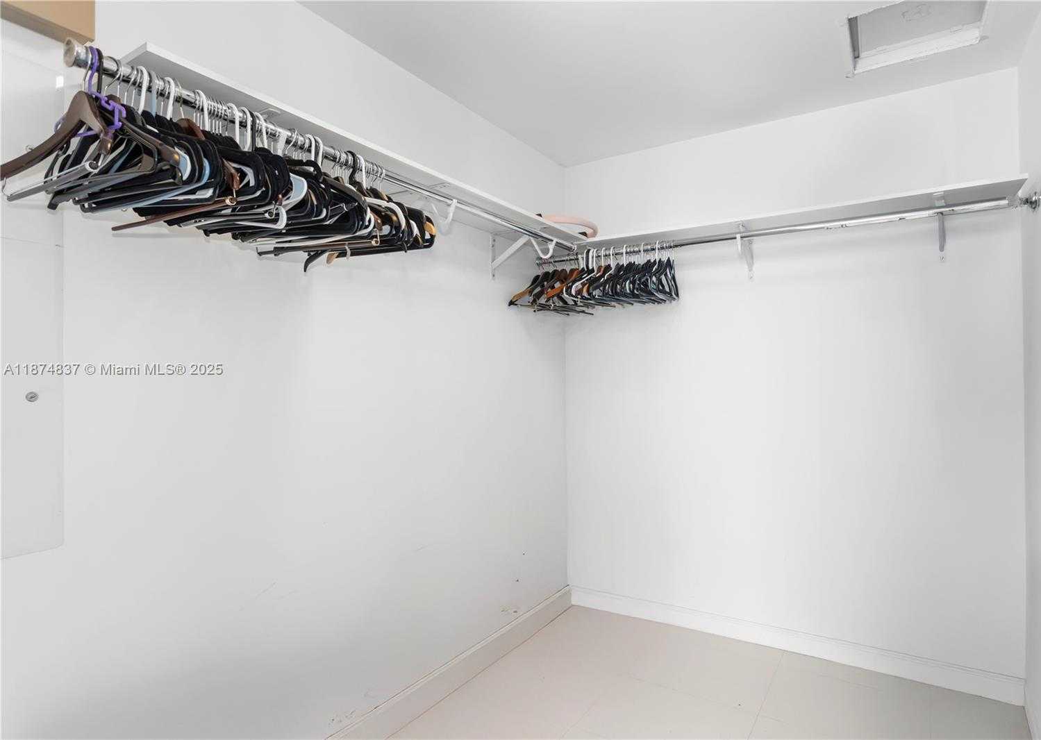 Small Image of 465 BRICKELL AVE #2702, Miami Number 14