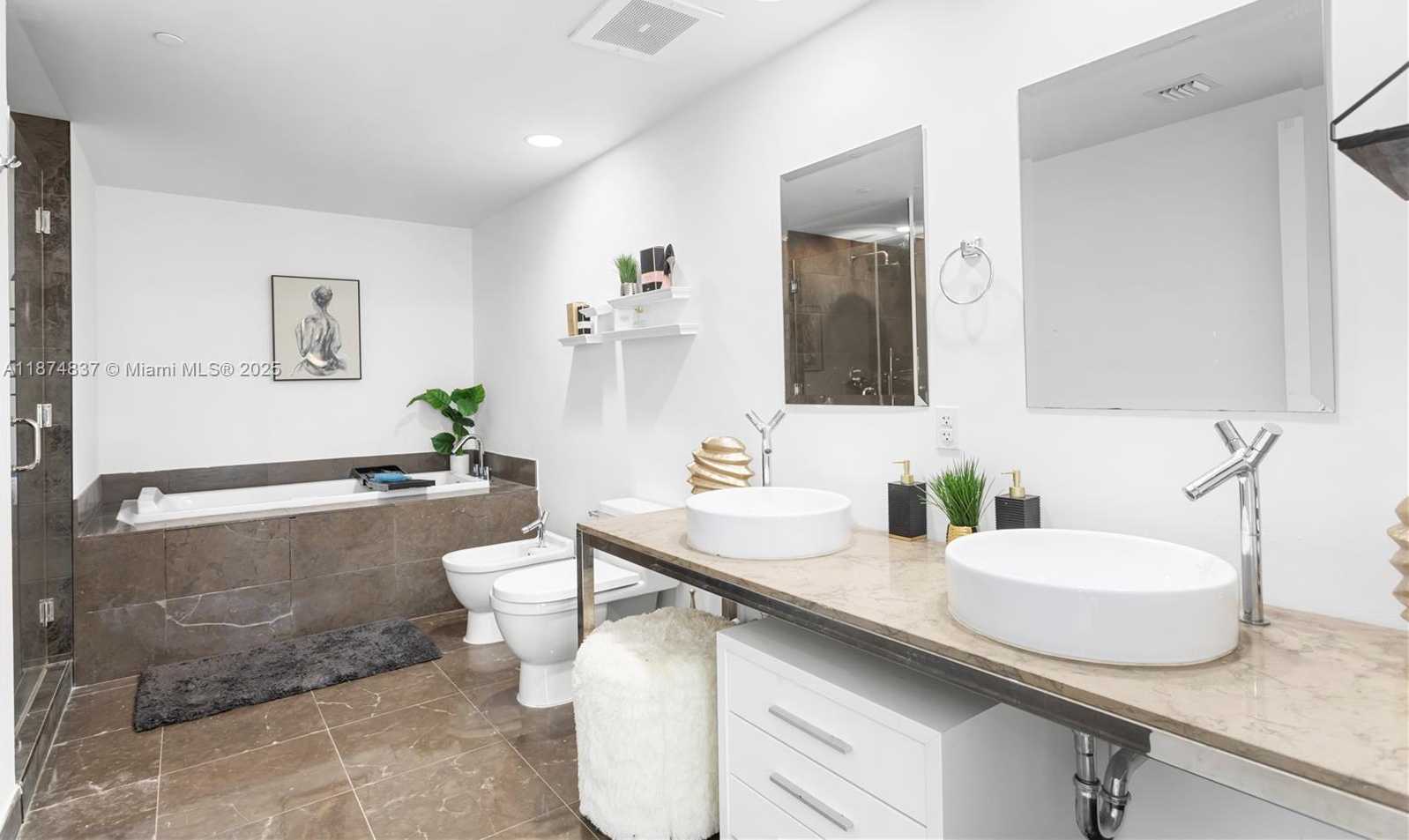 Small Image of 465 BRICKELL AVE #2702, Miami Number 15