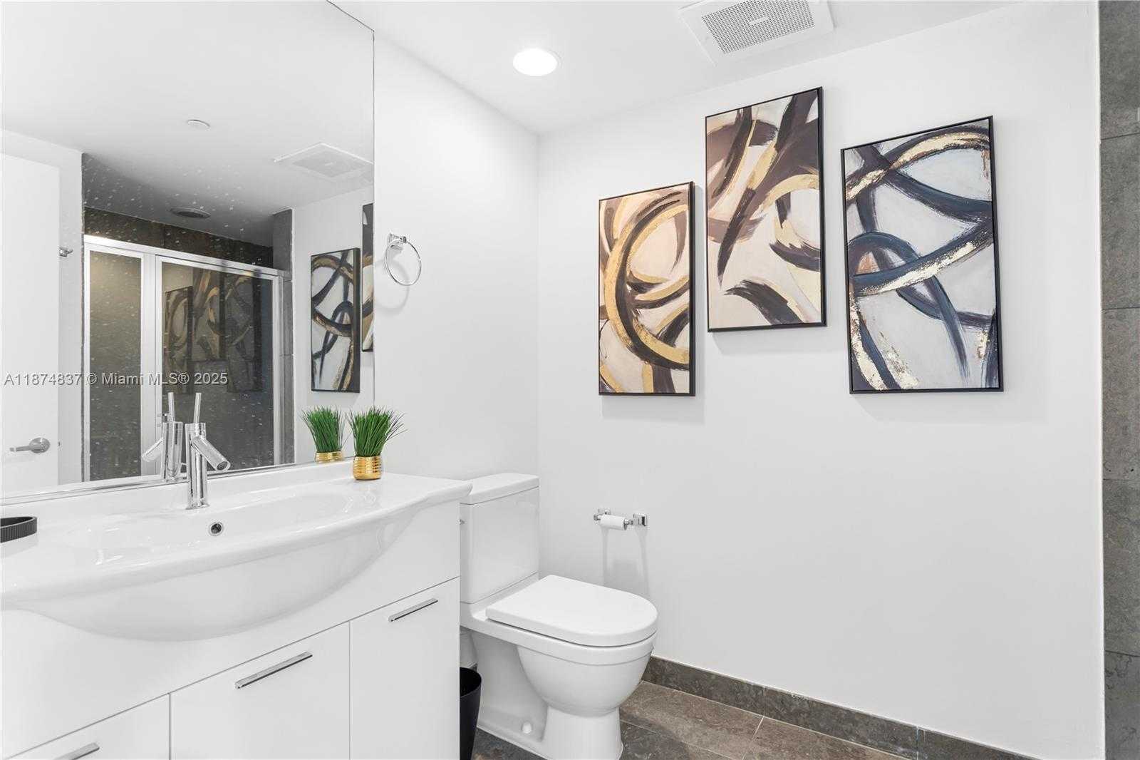 Small Image of 465 BRICKELL AVE #2702, Miami Number 17